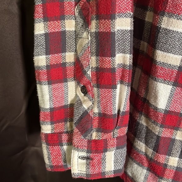 Field & Stream Stream, there is no size it has been cut out. I wear a medium - Picture 4 of 5